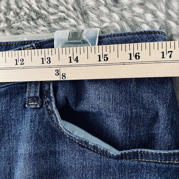 Lee Riders Women’s Midrise Capri Jeans Dark Wash Stretch Denim Casual 34x21 - Picture 7 of 11